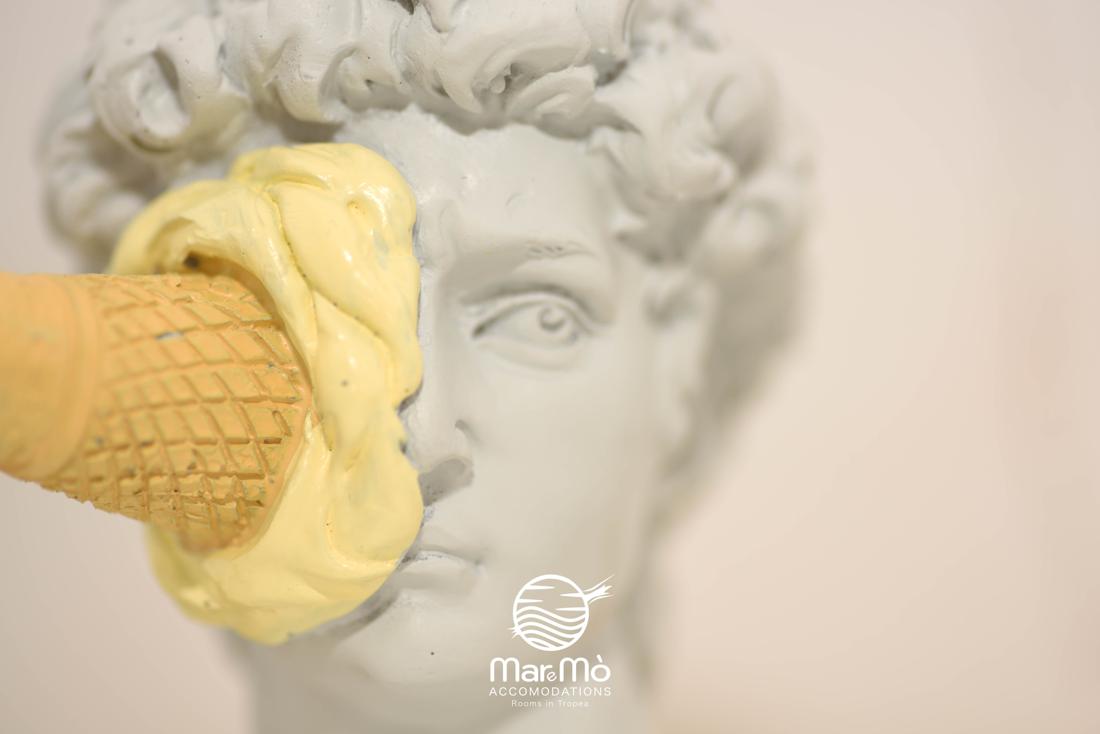 Busto decorativo con cono gelato